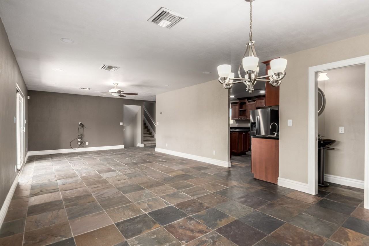 3912 S Elm St - Photo 7 of 41