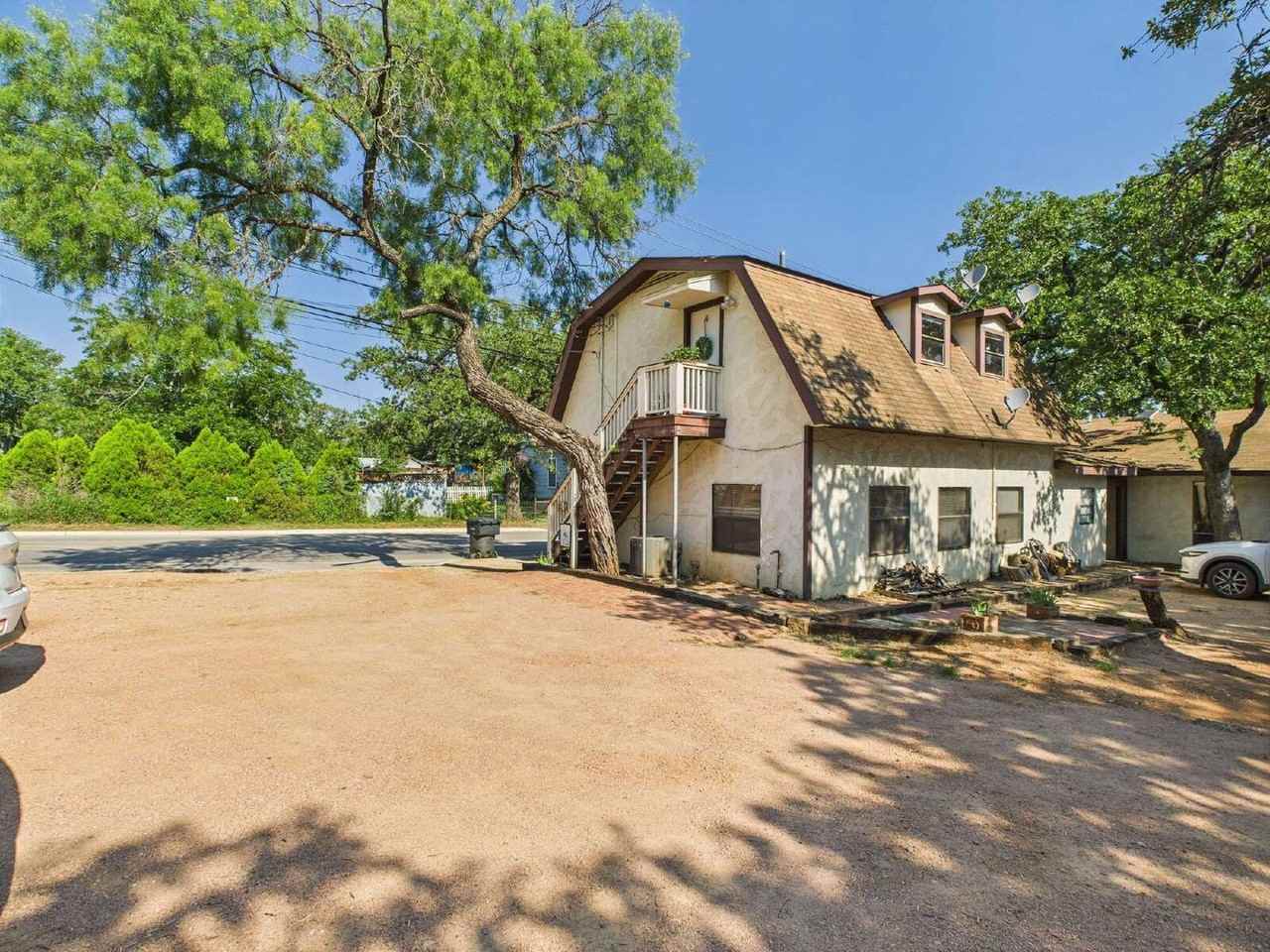 321 W Park St - Photo 3 of 14