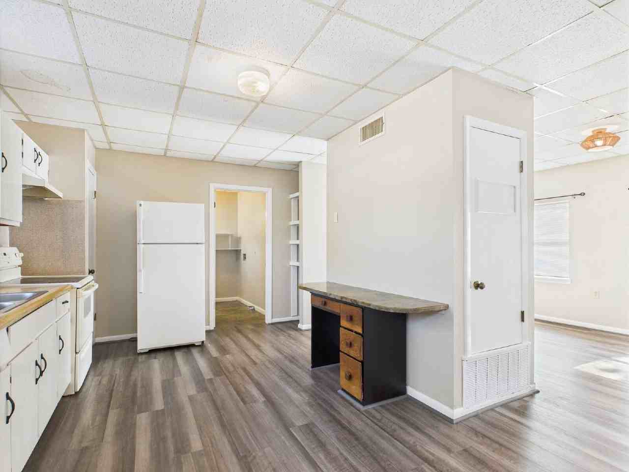 321 W Park St - Photo 4 of 14