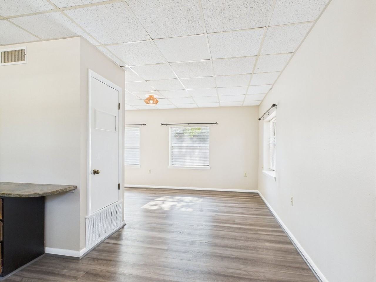 321 W Park St - Photo 5 of 14