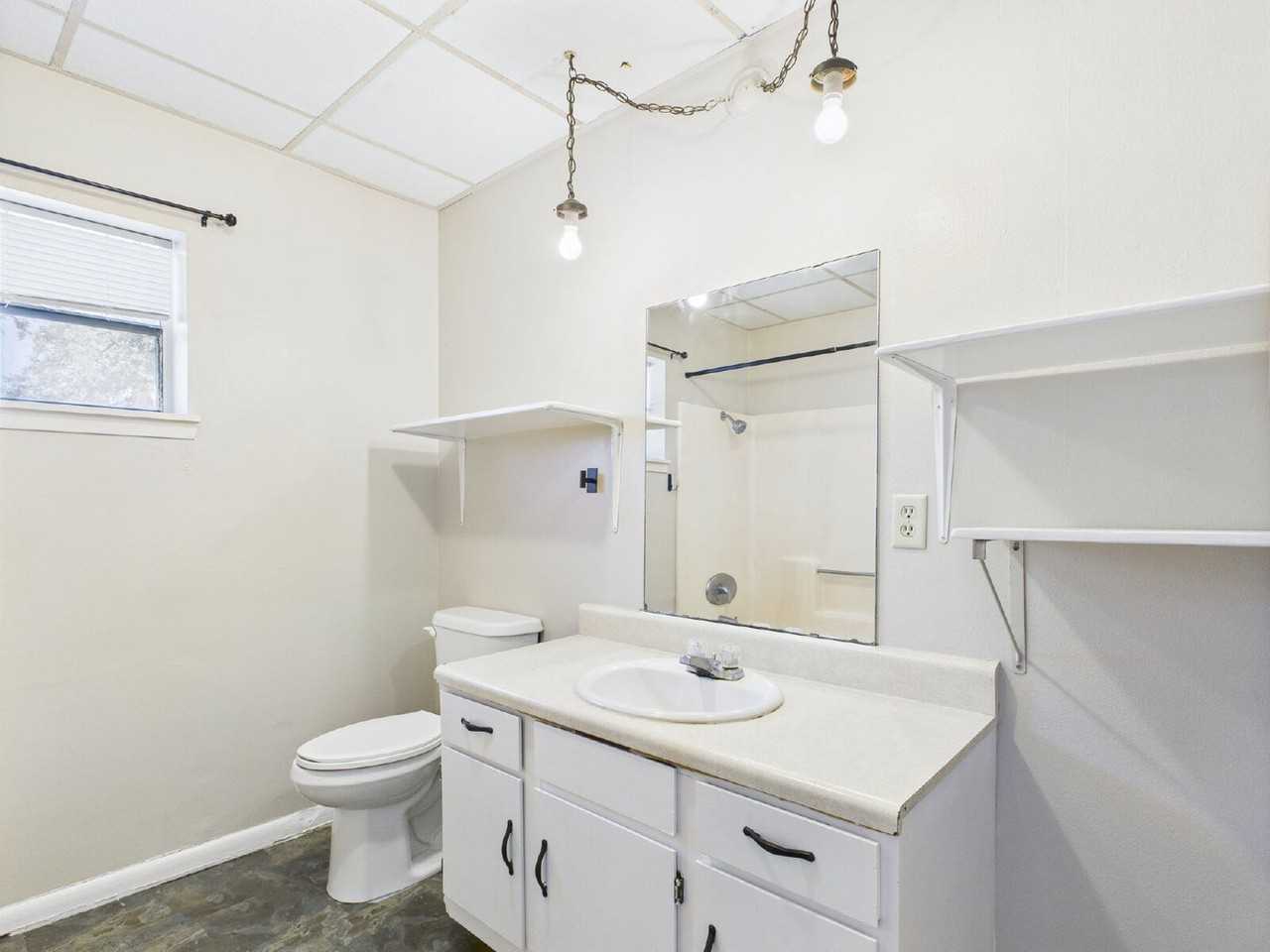 321 W Park St - Photo 6 of 14