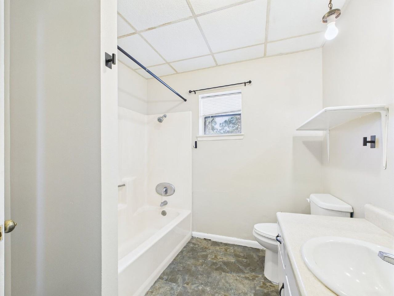 321 W Park St - Photo 7 of 14