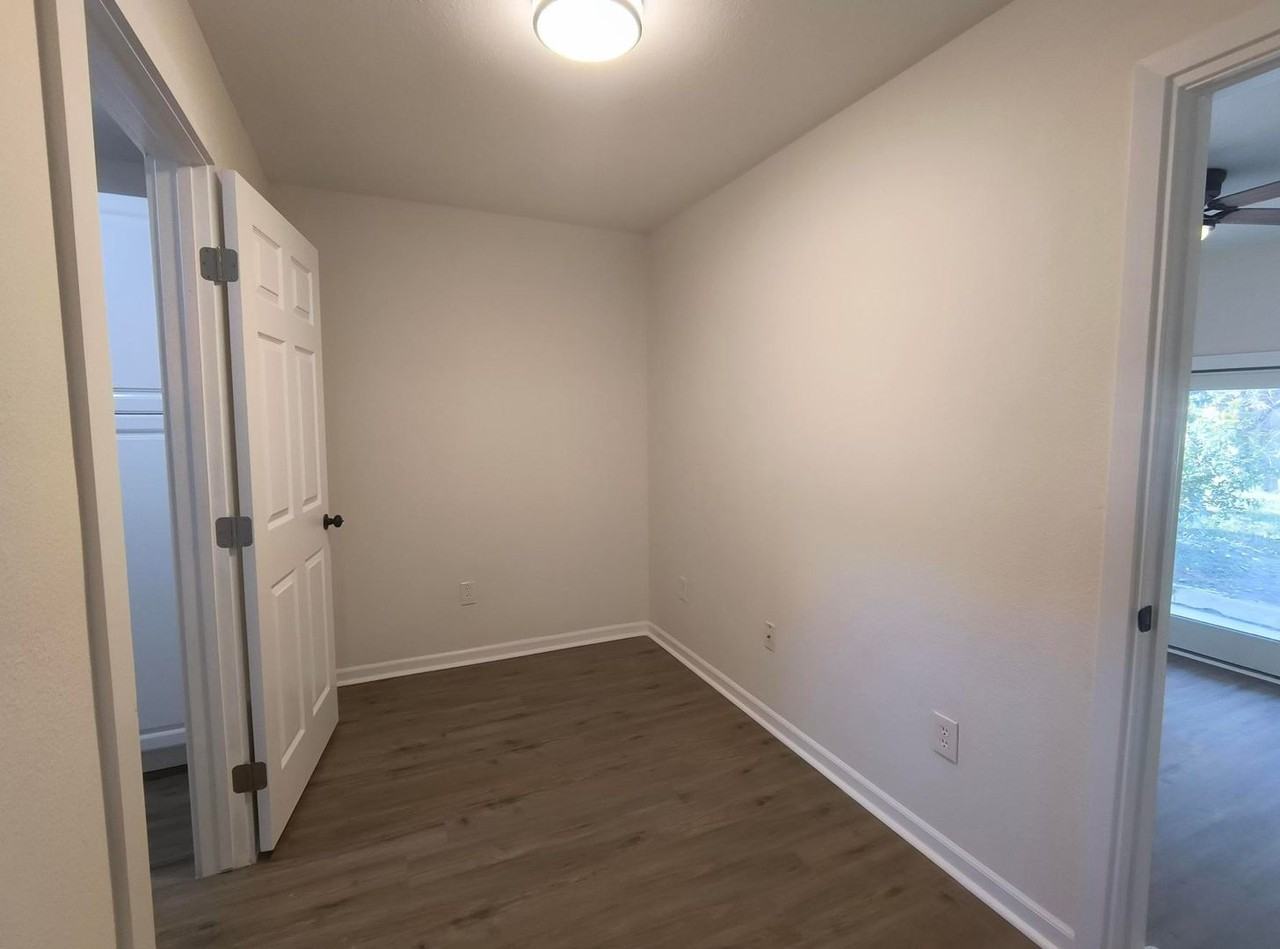 2409 Coleman St - Photo 3 of 10