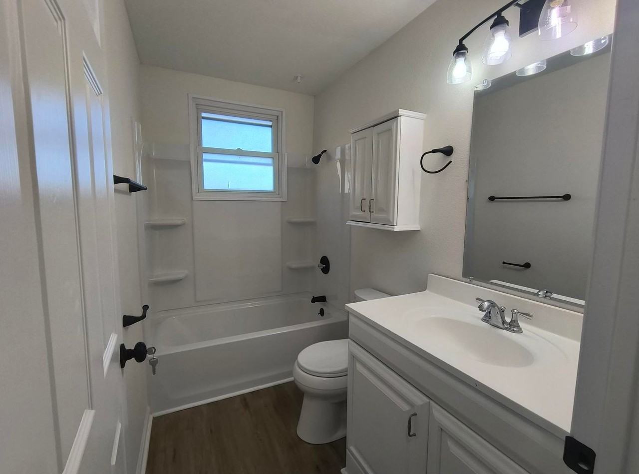 2409 Coleman St - Photo 5 of 10