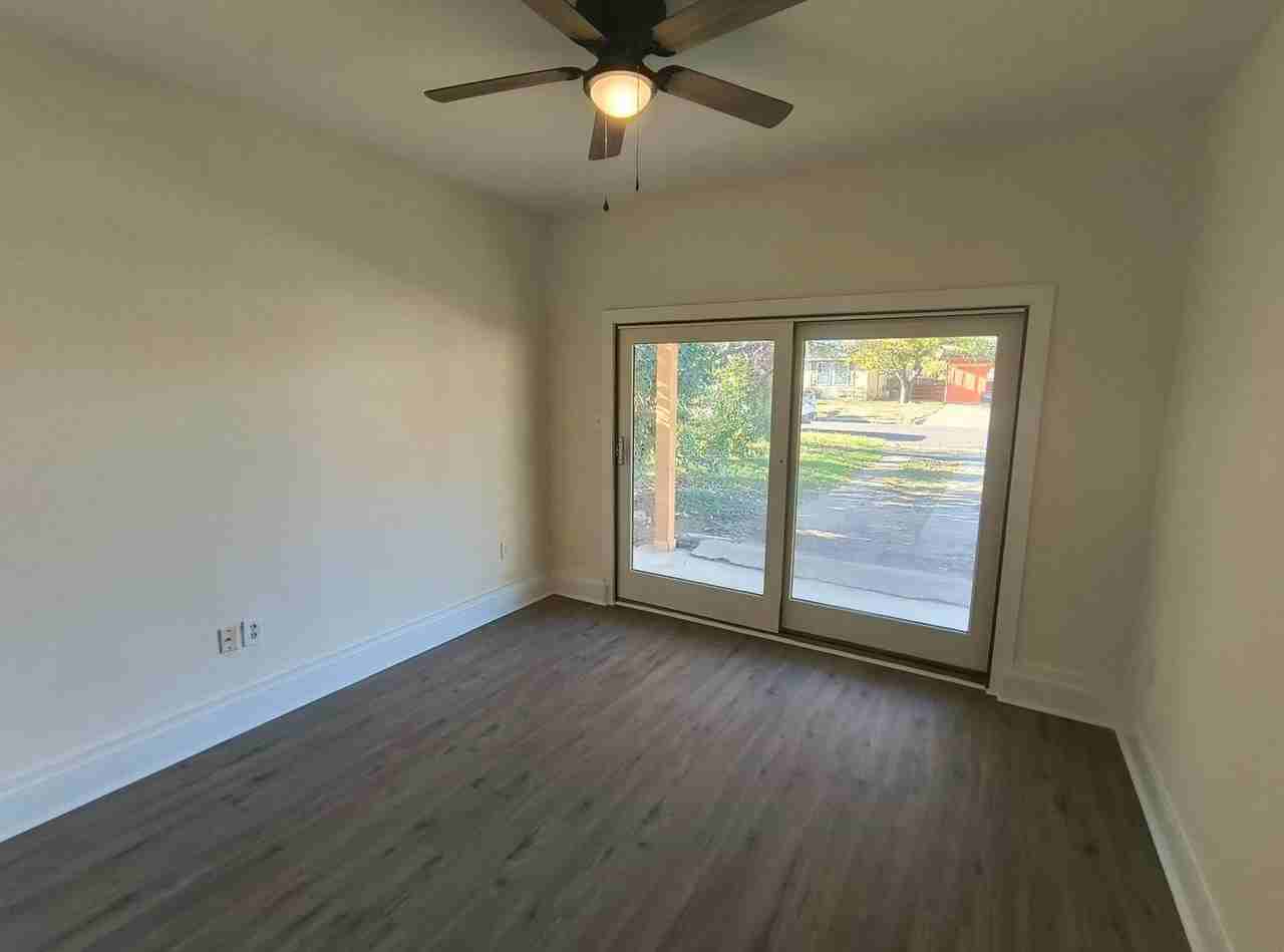 2409 Coleman St - Photo 6 of 10