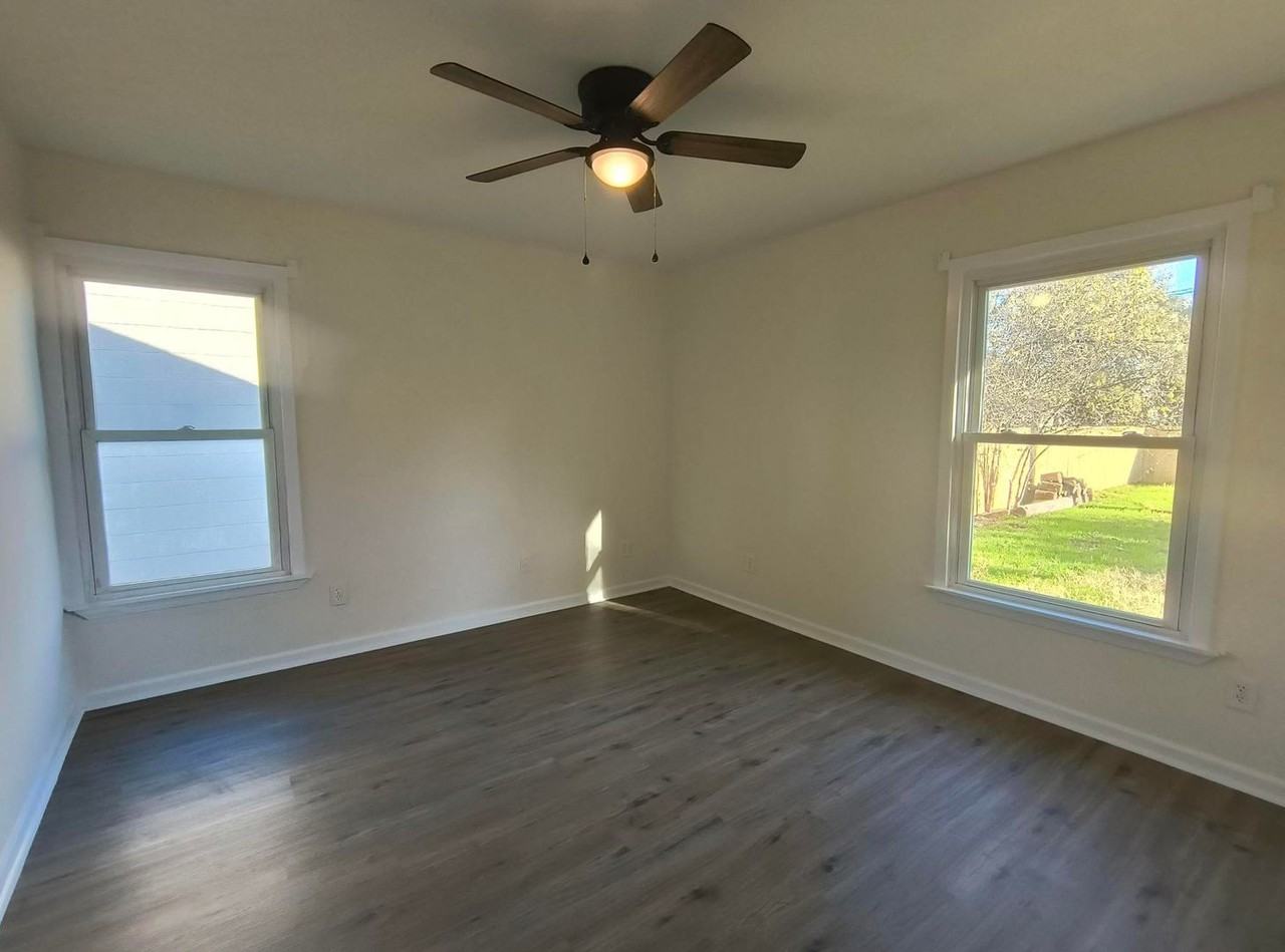 2409 Coleman St - Photo 7 of 10