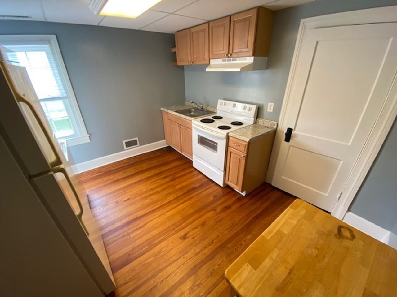 326 Camden Ave - Photo 6 of 9