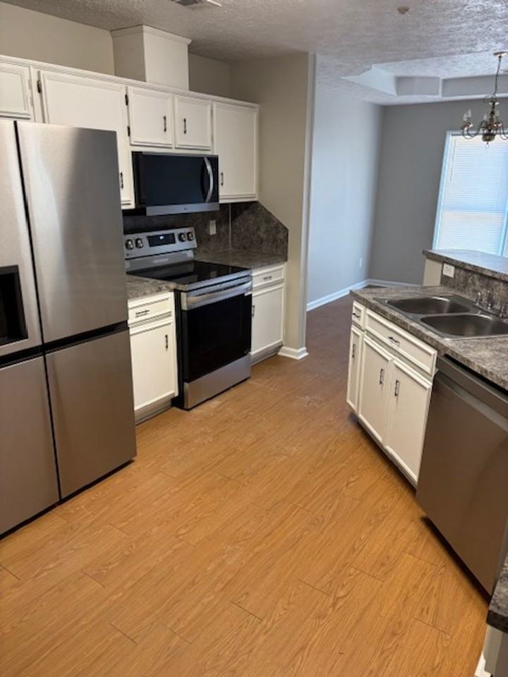 7121 Vinings Ct - Photo 2 of 13