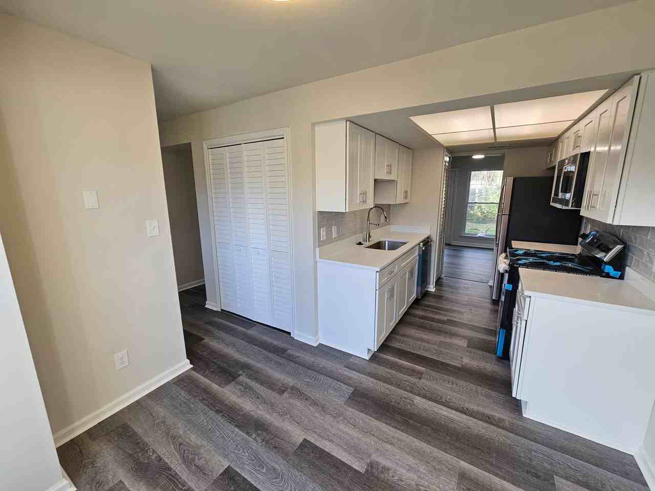 1026 Smoke Tree Ln - Photo 4 of 16