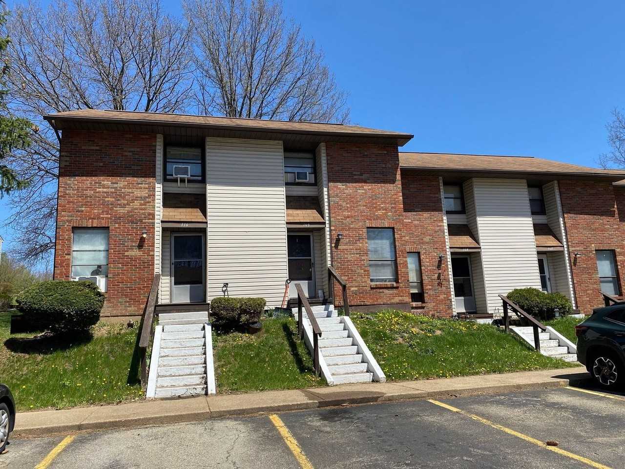 Woodlands Hills Townhomes - Photo 5 of 6