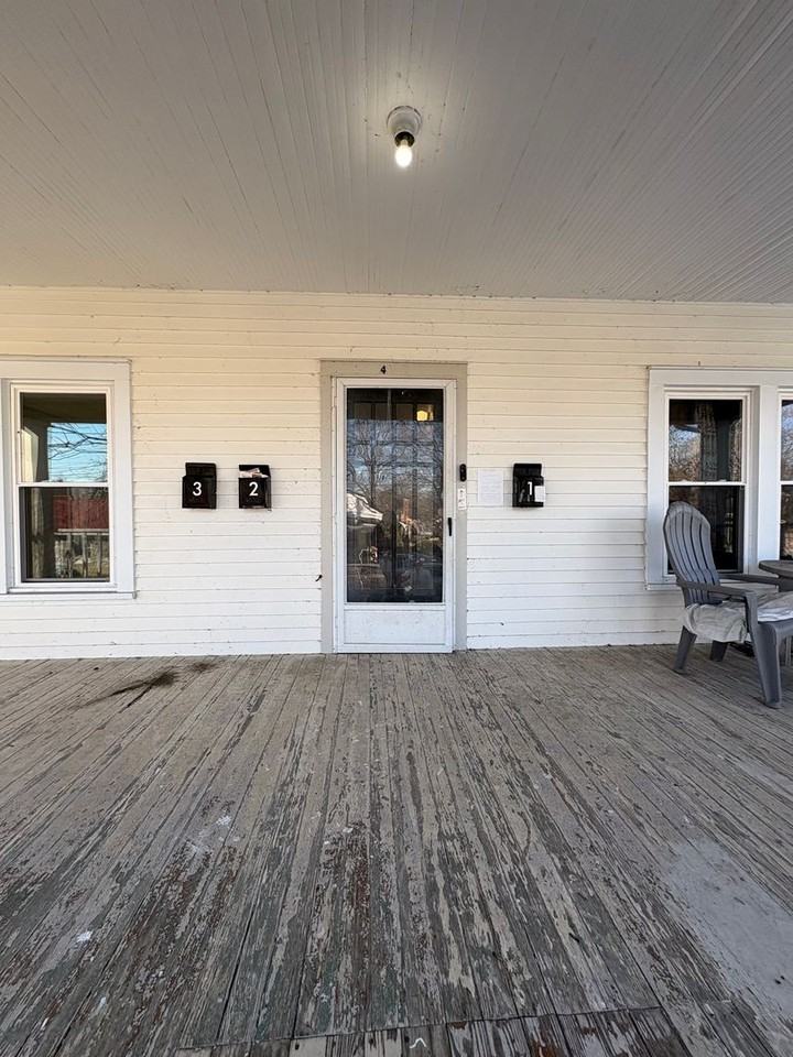 402 E Wayne Street - Photo 2 of 14
