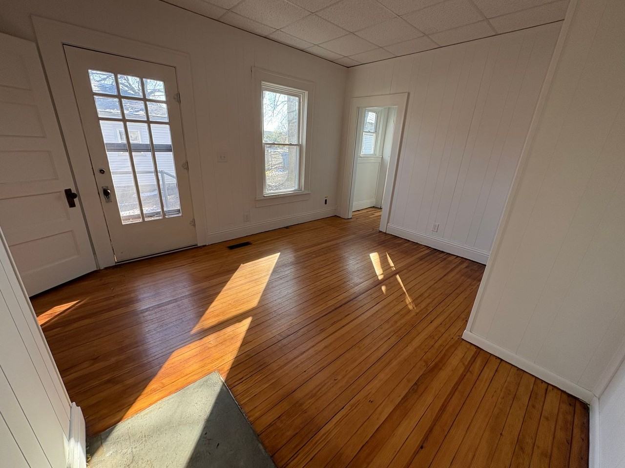 402 E Wayne Street - Photo 3 of 14