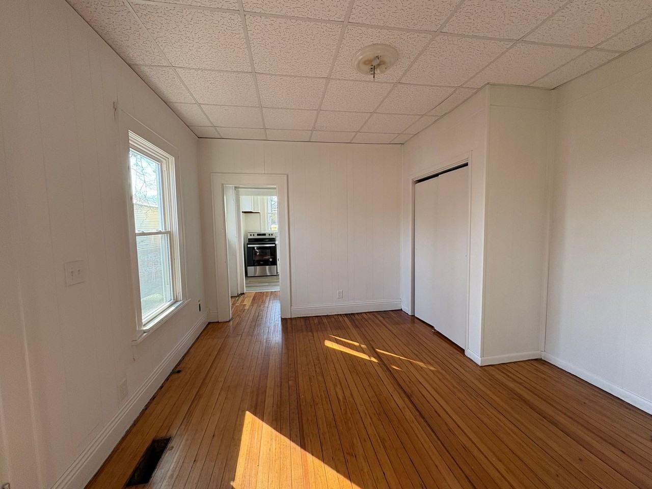 402 E Wayne Street - Photo 4 of 14
