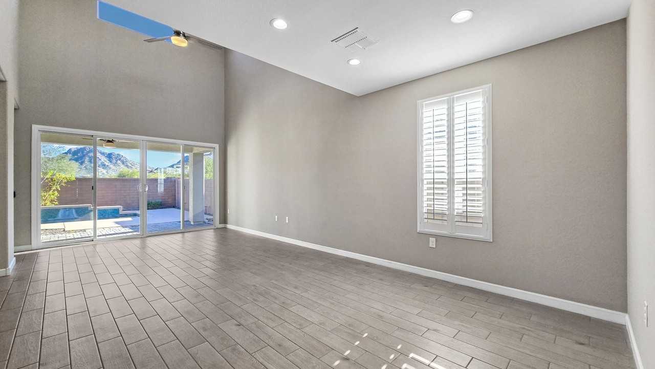 8851 S 165th Ave - Photo 5 of 43