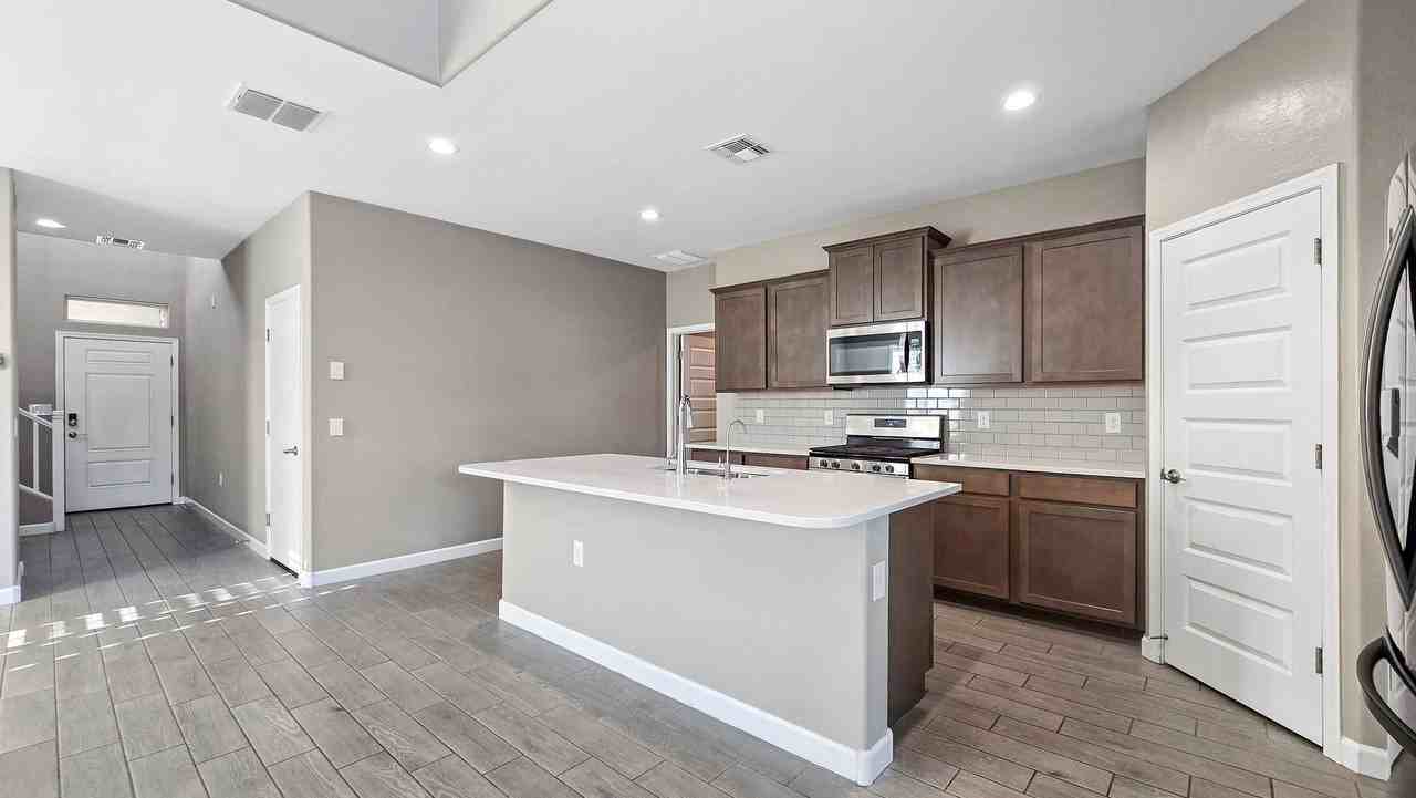 8851 S 165th Ave - Photo 6 of 43