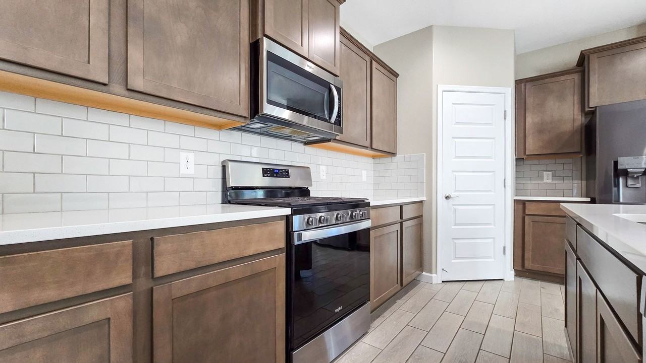 8851 S 165th Ave - Photo 7 of 43