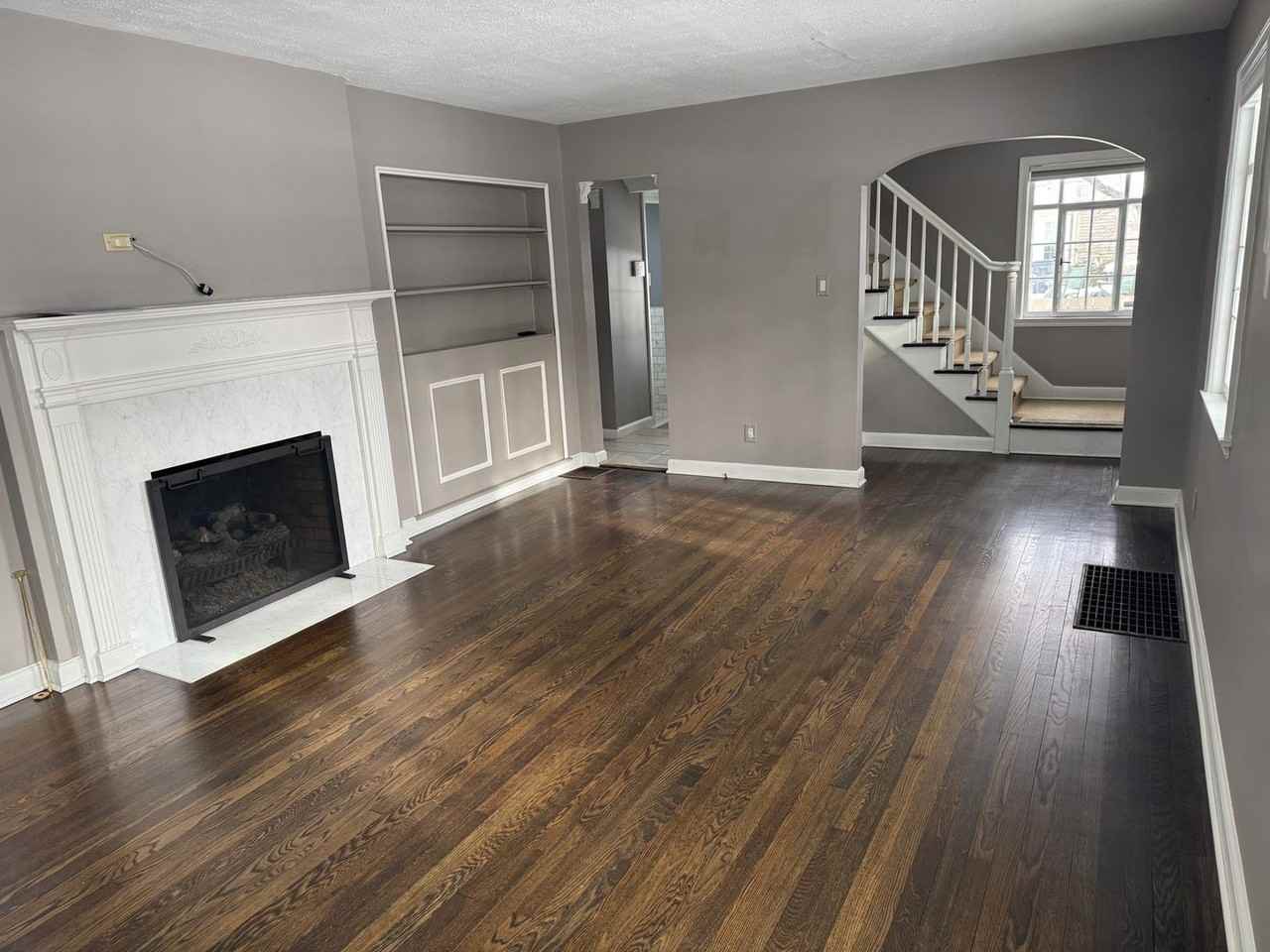 1488 Essex Rd - Photo 5 of 28