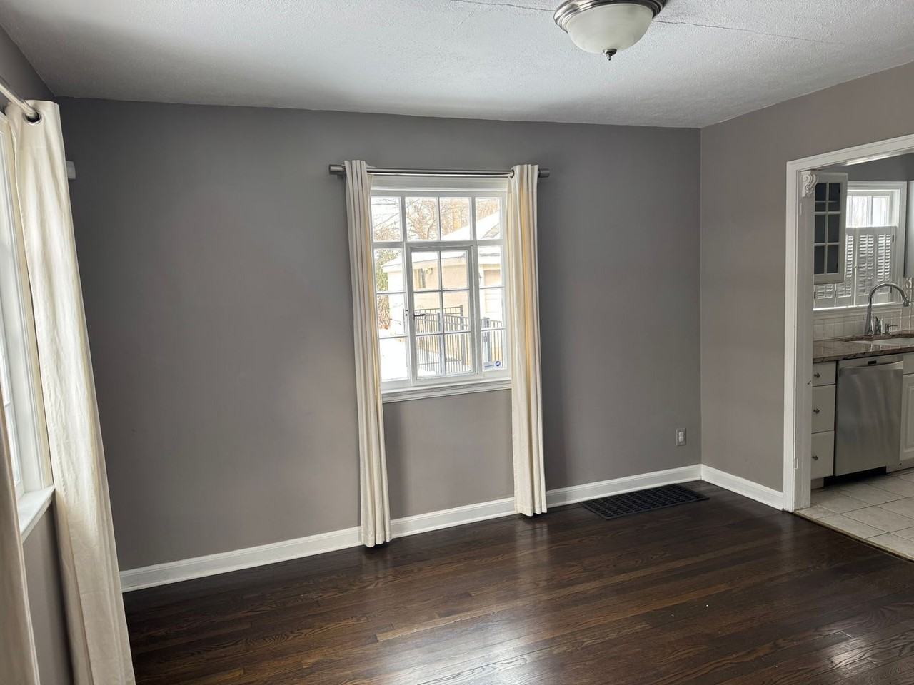 1488 Essex Rd - Photo 7 of 28