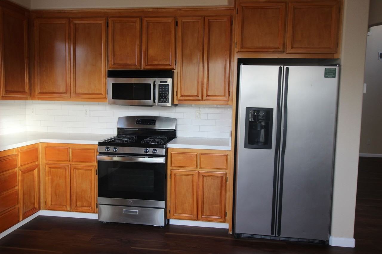 2514 Edgewater Dr - Photo 2 of 17