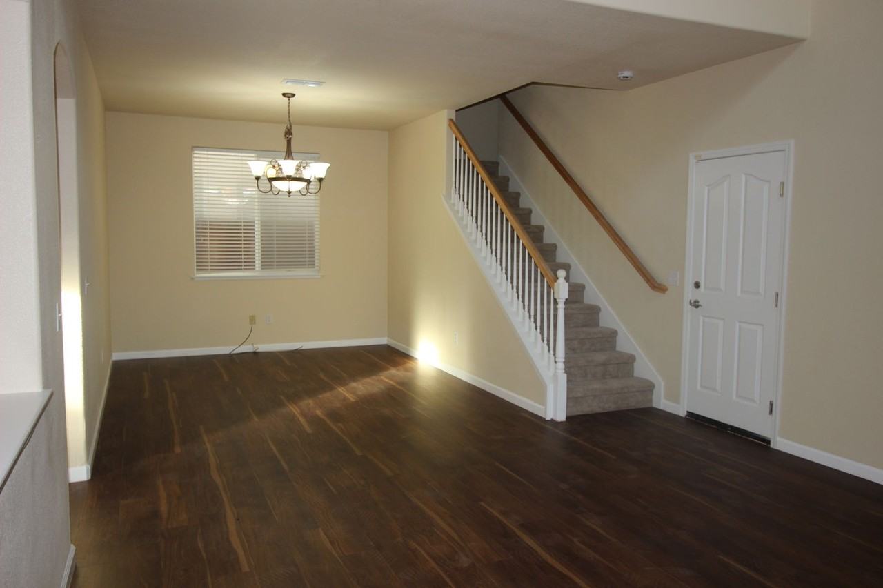 2514 Edgewater Dr - Photo 3 of 17