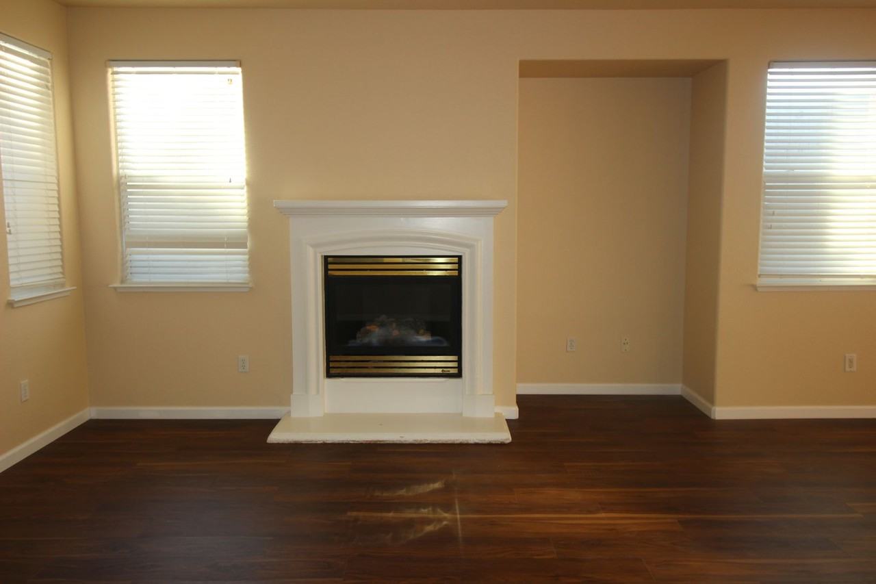 2514 Edgewater Dr - Photo 5 of 17