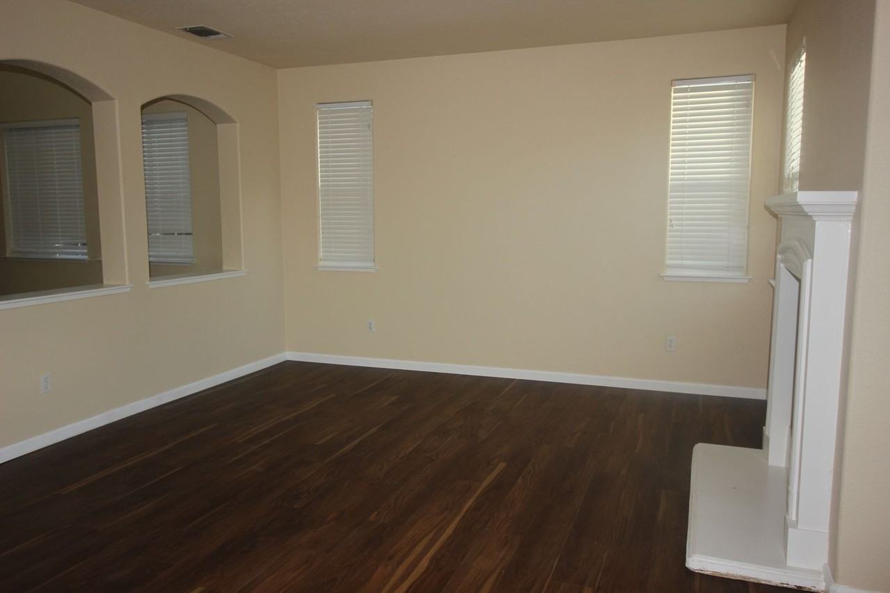 2514 Edgewater Dr - Photo 6 of 17