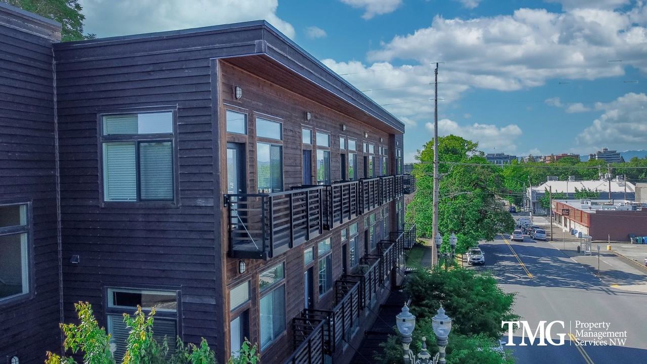 Broadway Apartments - Photo 2 of 12