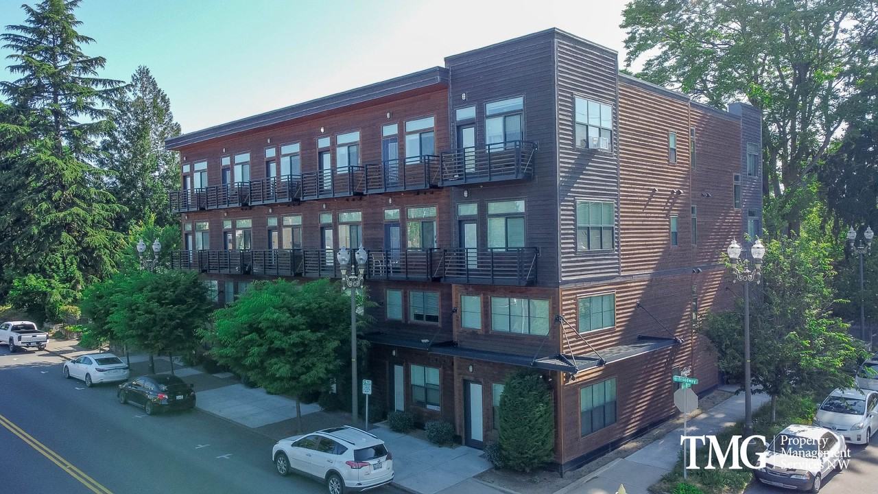 Broadway Apartments - Photo 4 of 12