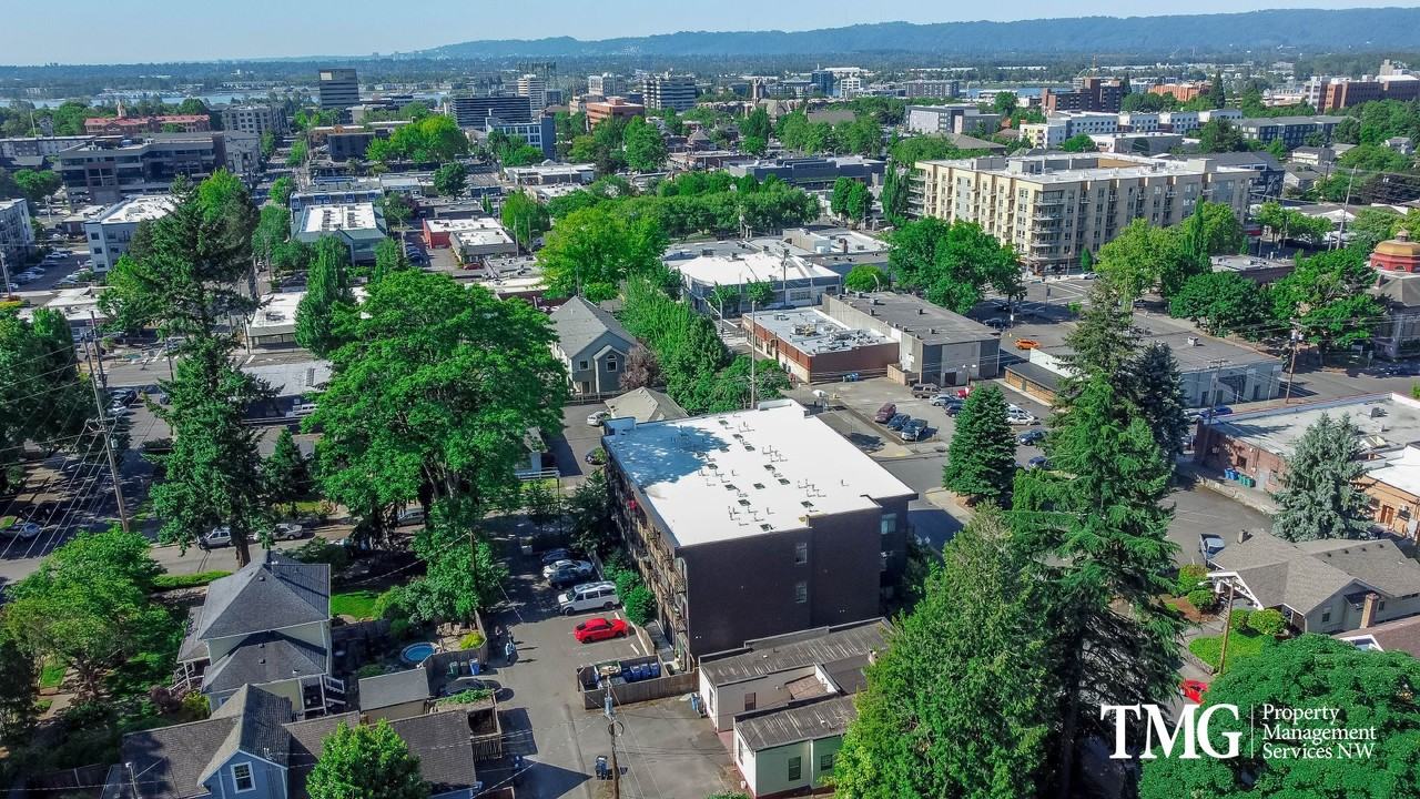 Broadway Apartments - Photo 7 of 12