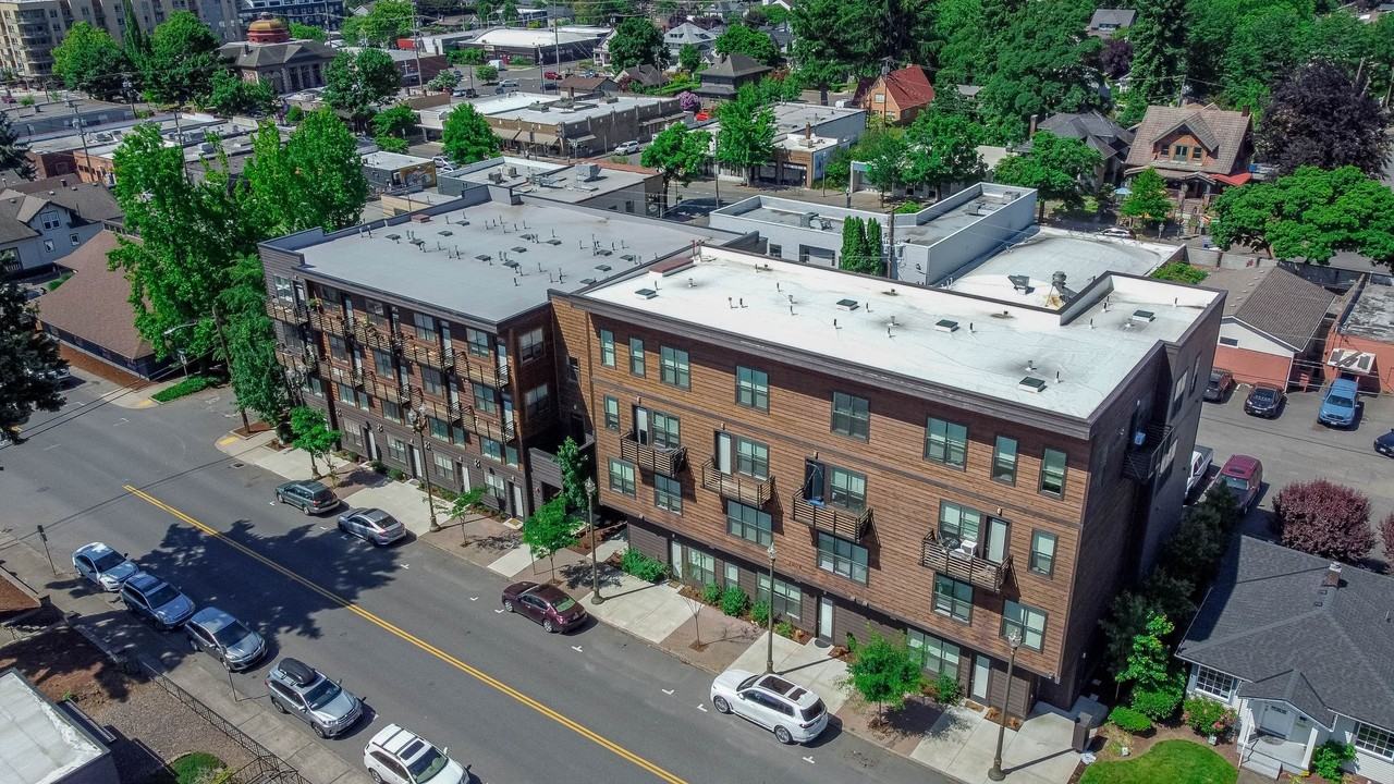 Hamilton & Eliza - Photo 2 of 8