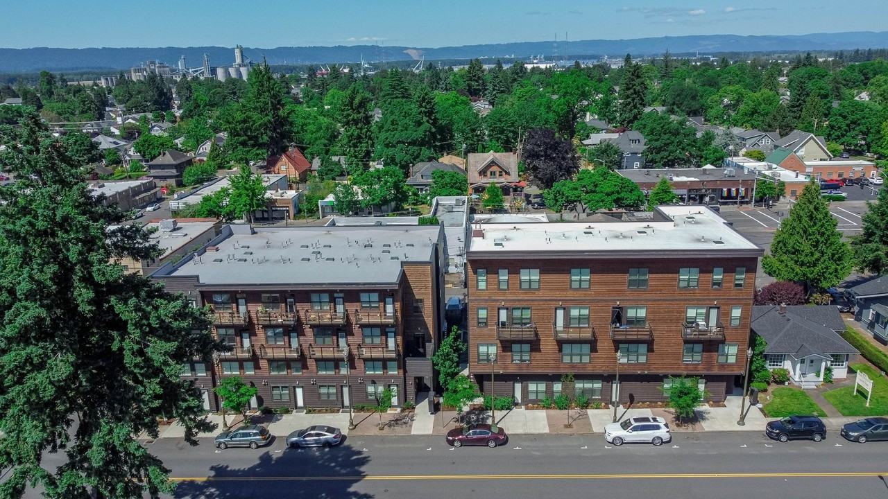 Hamilton & Eliza - Photo 4 of 8