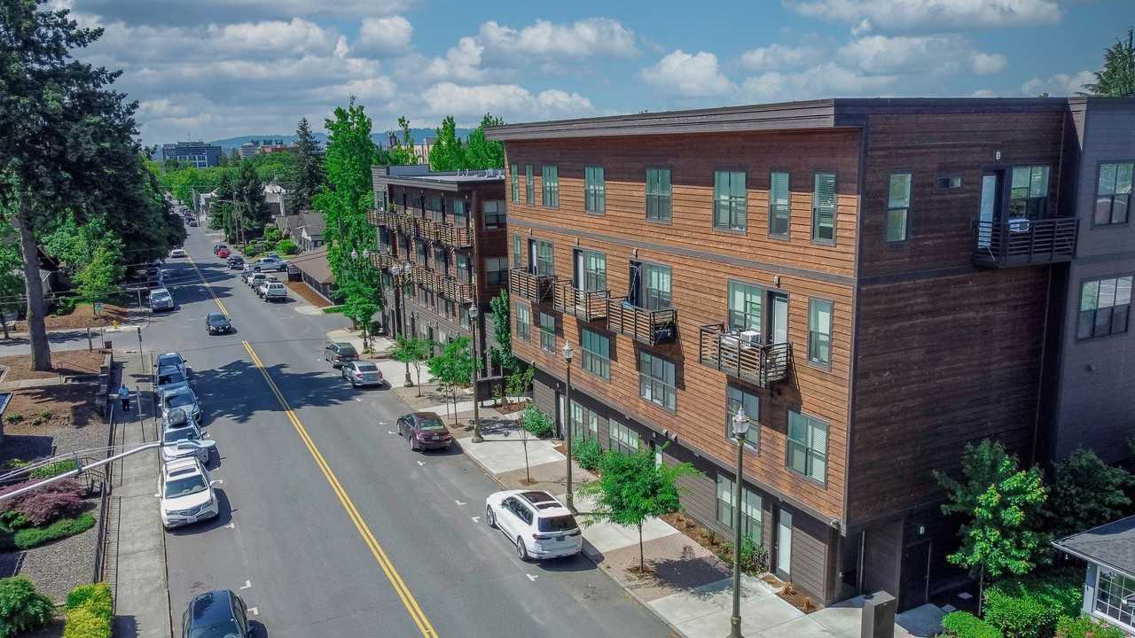 Hamilton & Eliza - Photo 6 of 8