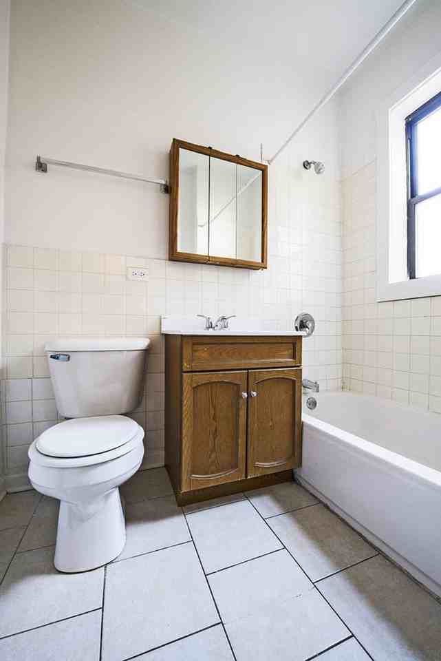 7417-25 S Phillips 2444 E 74th Place Chicago, IL 60649 - Photo 2 of 21