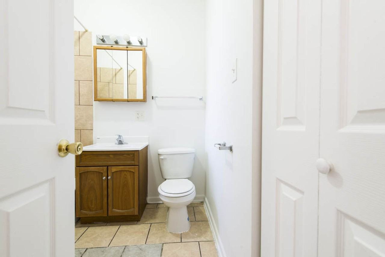 7440 S Phillips Ave Chicago, IL 60649 - Photo 3 of 40