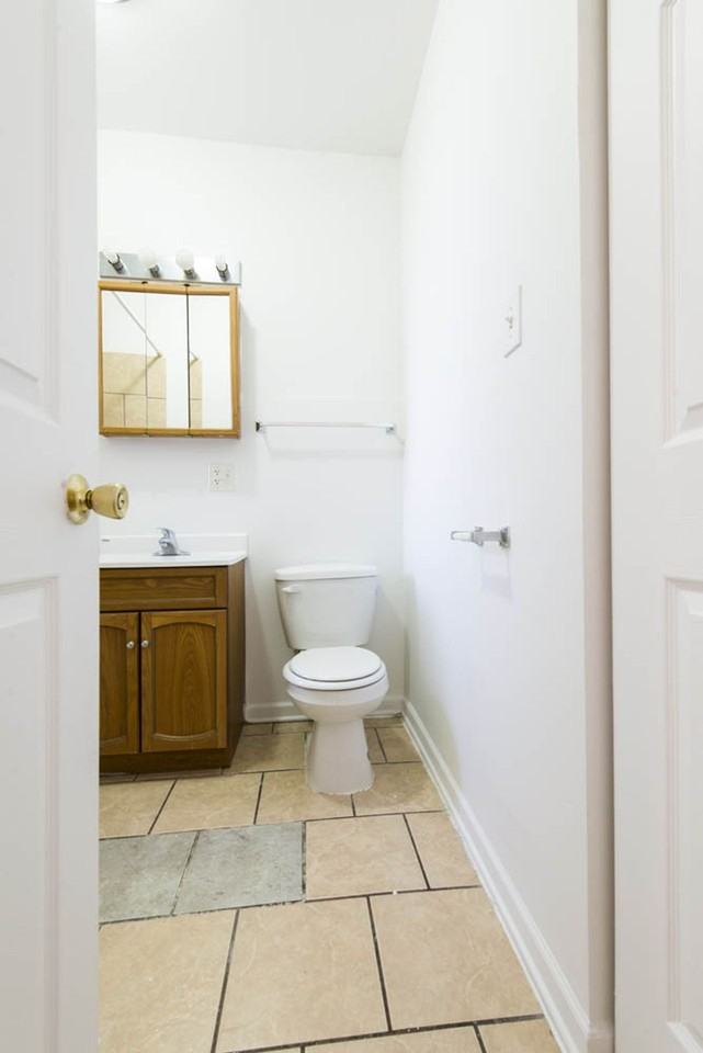 7440 S Phillips Ave Chicago, IL 60649 - Photo 4 of 40