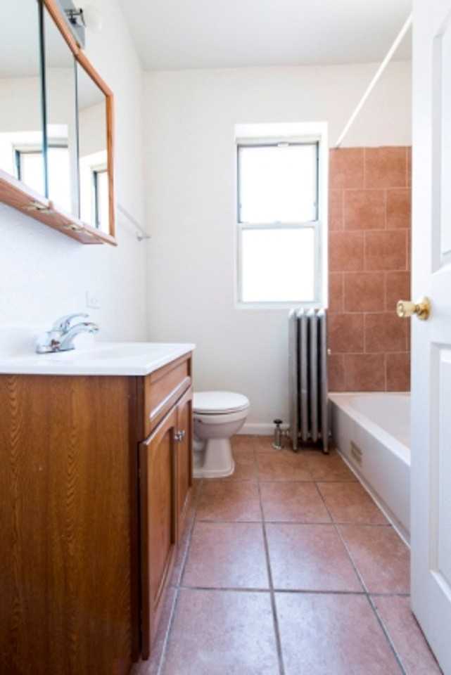 7400 S Yates Chicago, IL 60649 - Photo 4 of 28