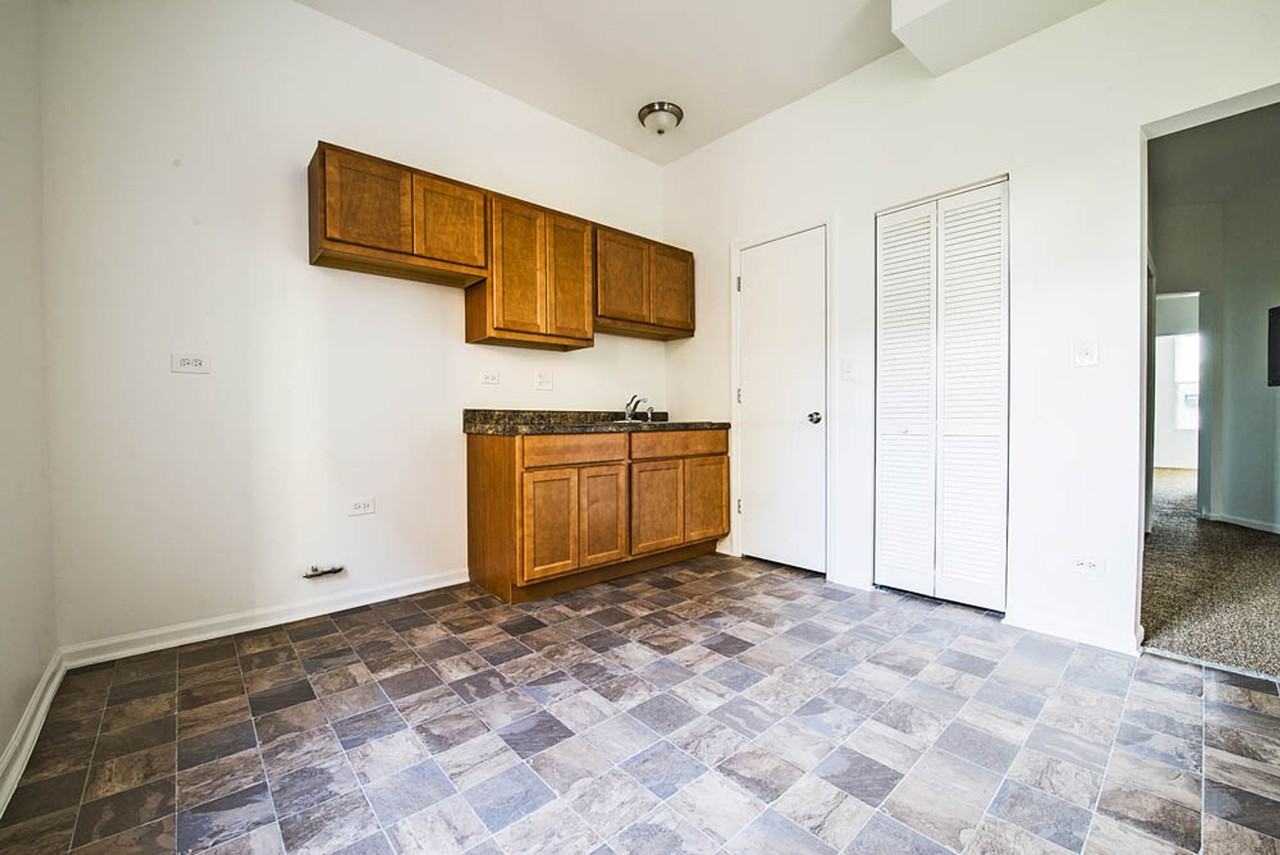 3560 W Cermak - Photo 4 of 25