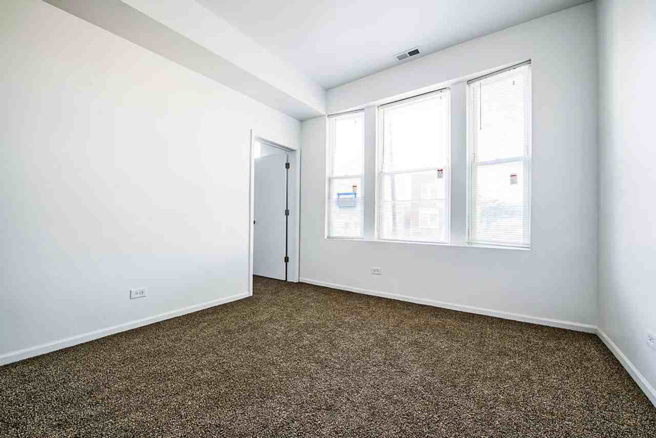 3560 W Cermak - Photo 5 of 25