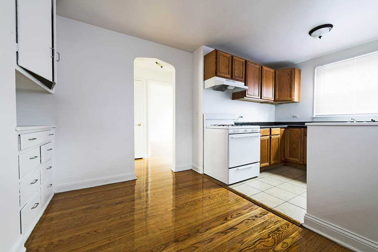 8255 S Maryland 8259 S Maryland Chicago, IL 60619 - Photo 6 of 16