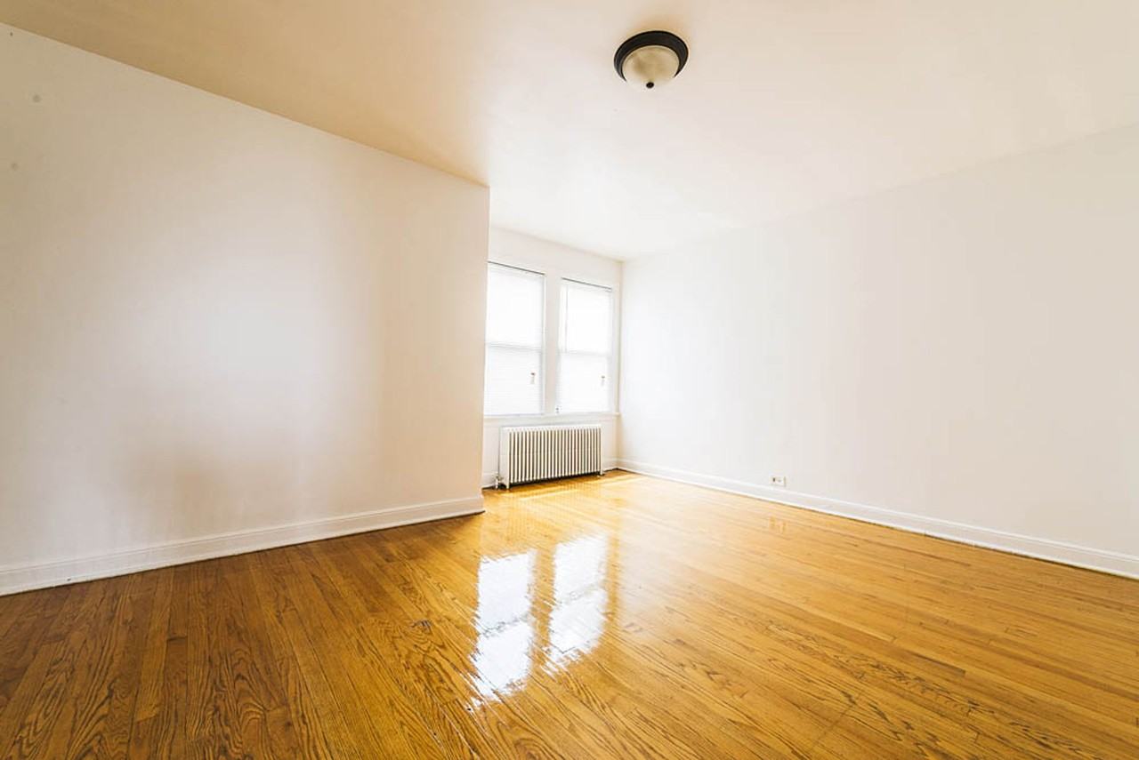 8255 S Maryland - Photo 5 of 15