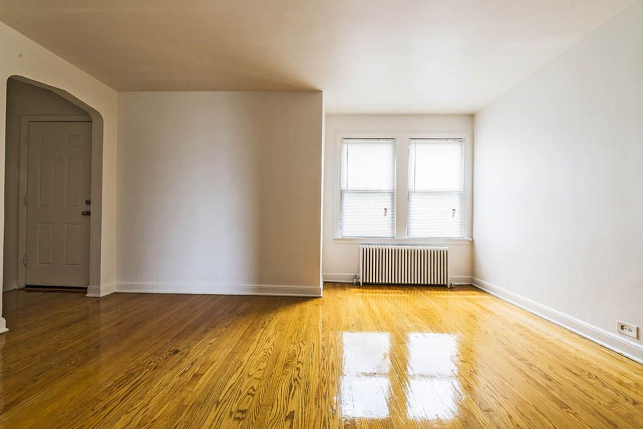 8255 S Maryland - Photo 3 of 15