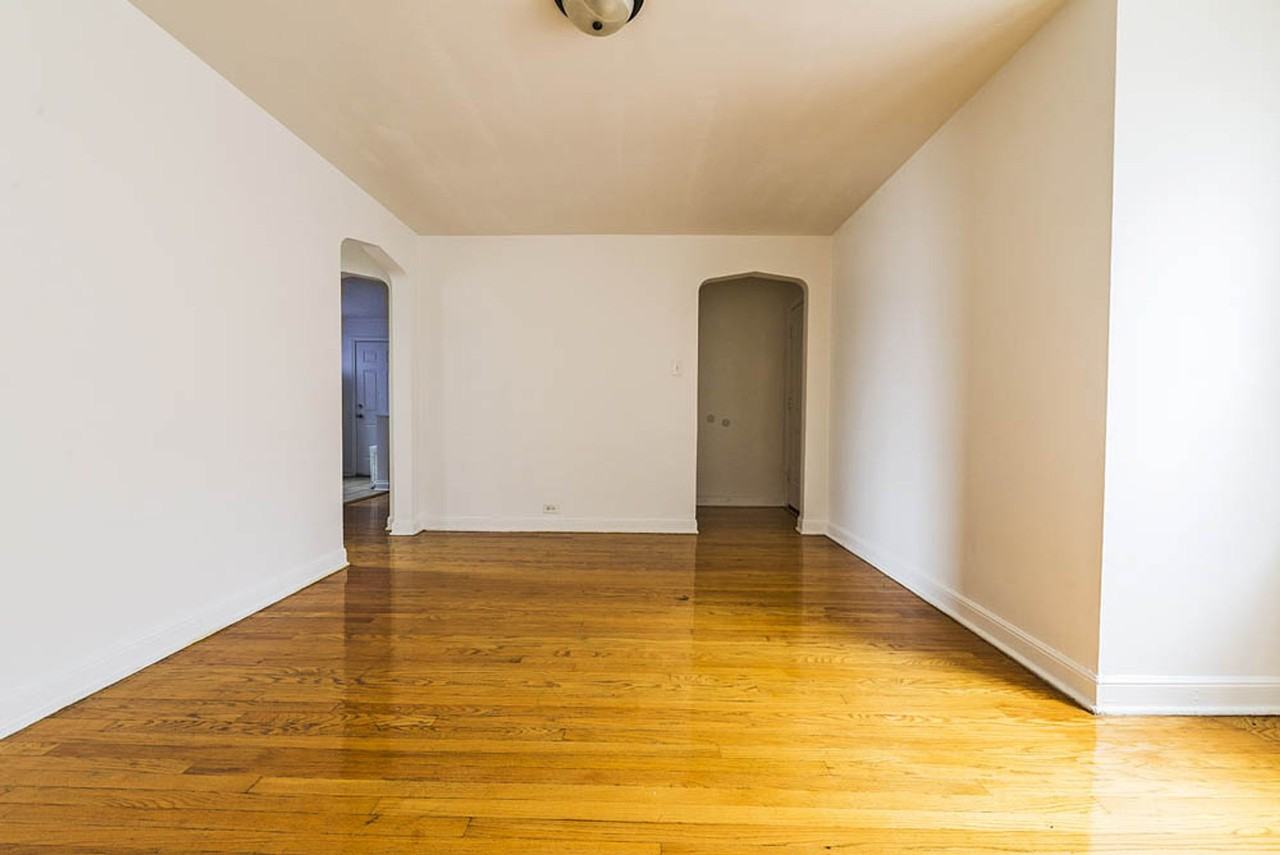 8255 S Maryland - Photo 4 of 15
