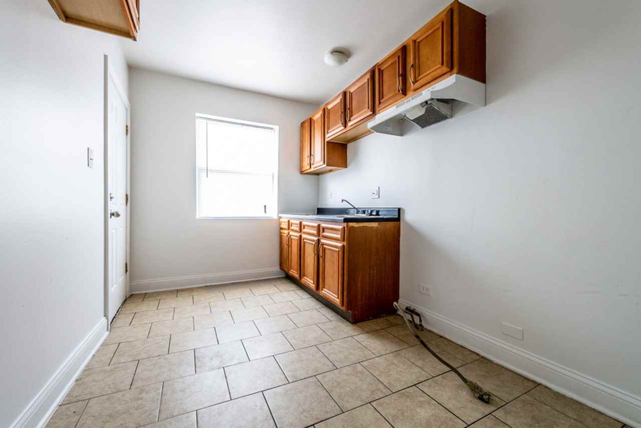 6104 S Campbell - Photo 3 of 24