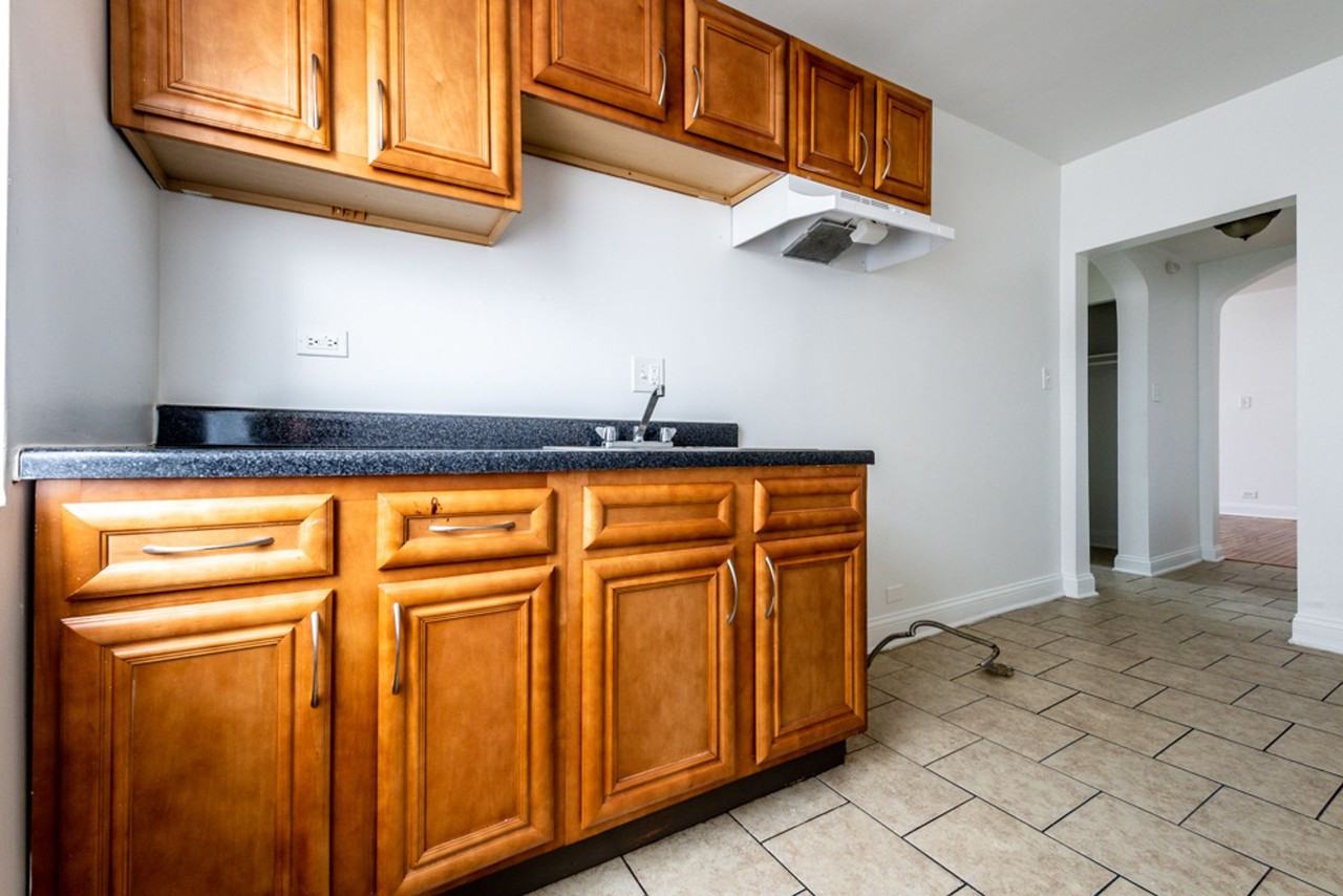 6104 S Campbell - Photo 4 of 24