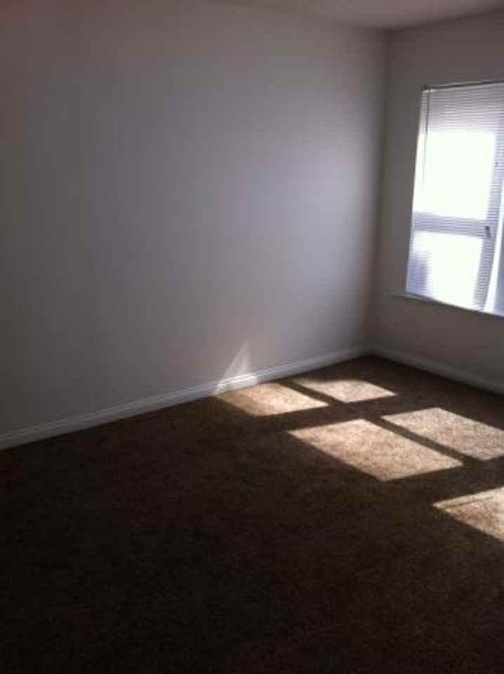 6700 S Indiana Chicago, IL 60637 - Photo 5 of 37