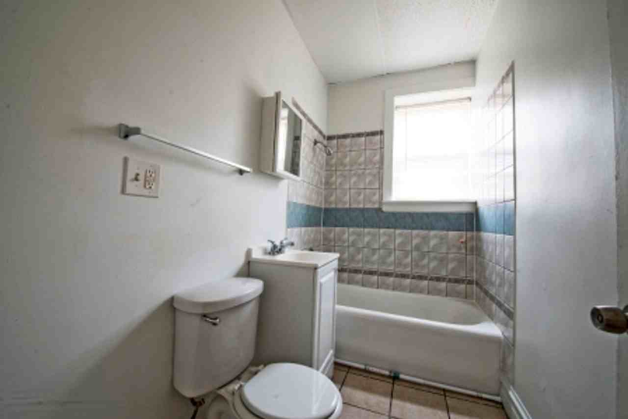 6933 S Indiana Chicago, IL 60637 - Photo 2 of 13