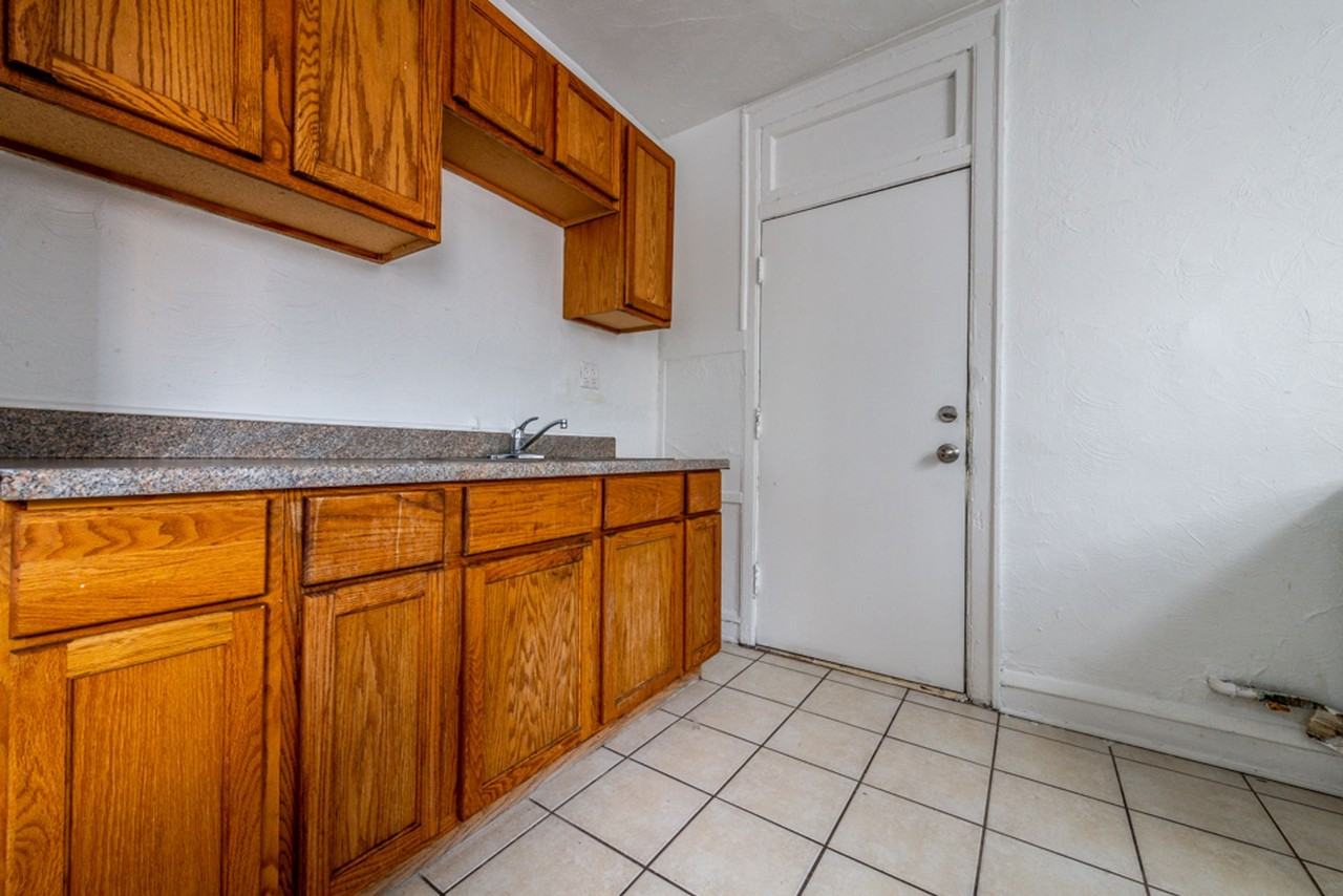 7145 S Indiana - Photo 2 of 16