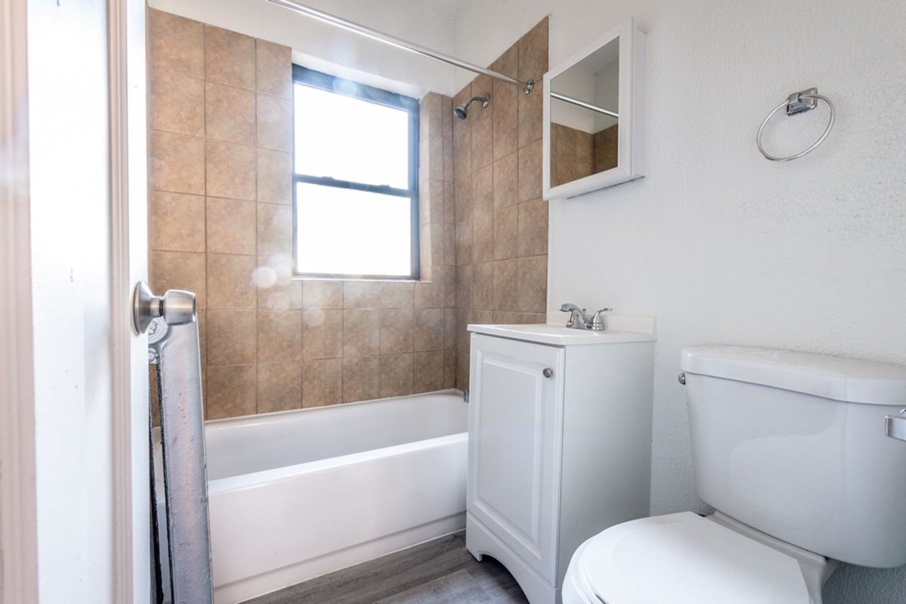 8456 S Wabash Ave 20 - Photo 2 of 26