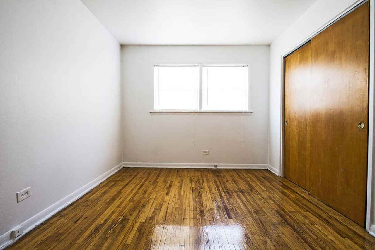 2045 E 75th St Chicago, IL 60649 - Photo 4 of 9