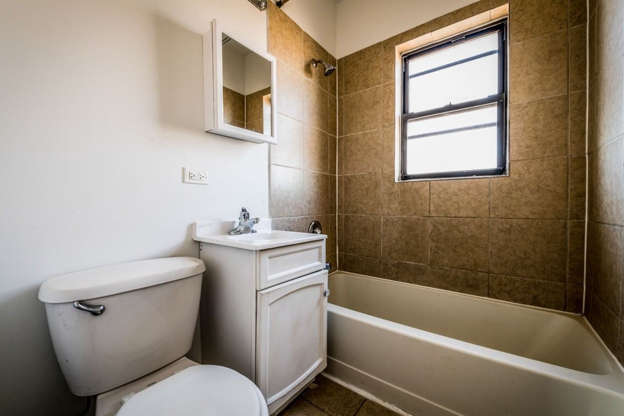 6400 S Rockwell St Chicago, IL 60629 - Photo 3 of 20